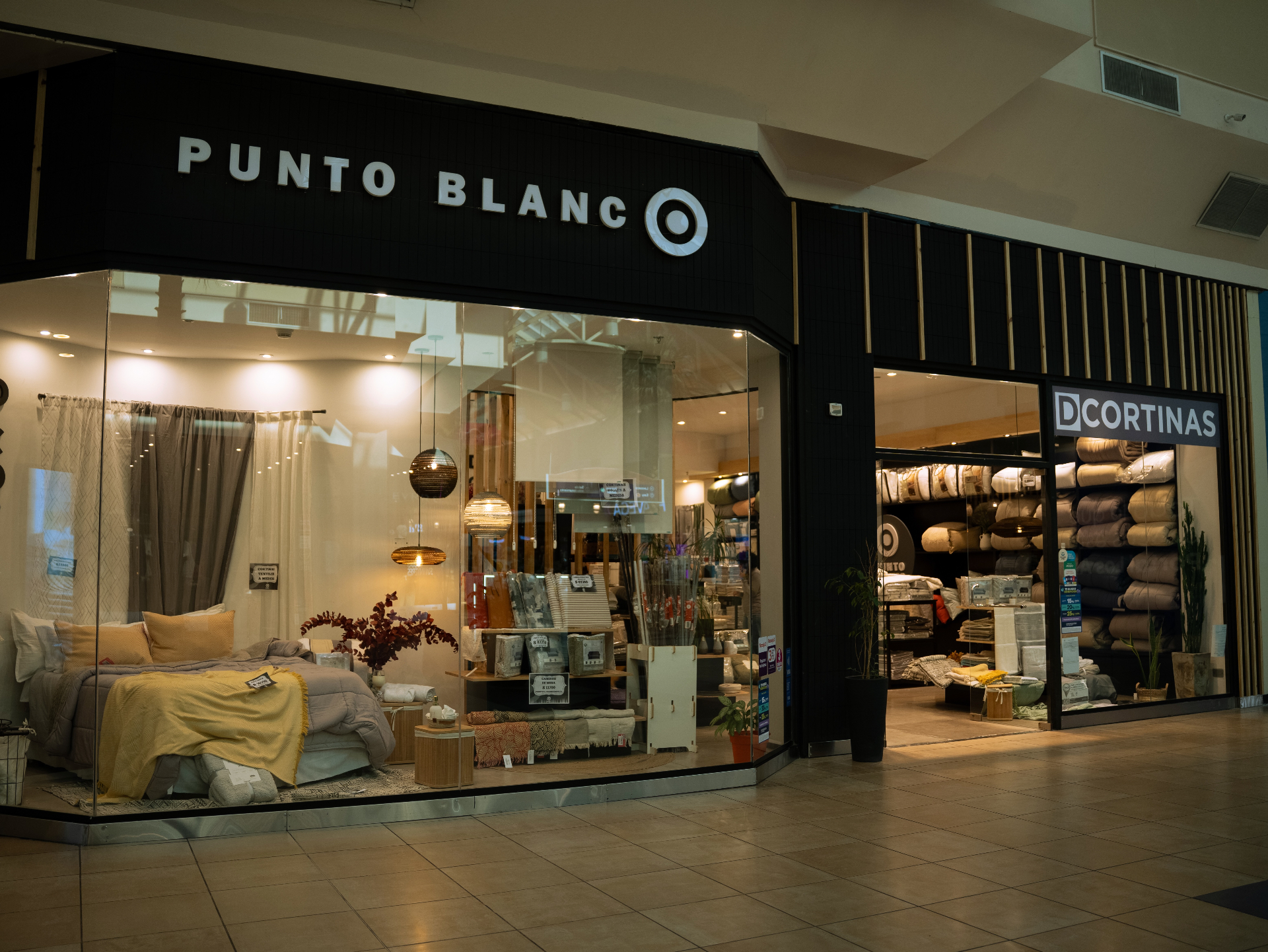 Fachada del local Punto Blanco y Dcortinas en Portal Los Andes, Godoy Cruz