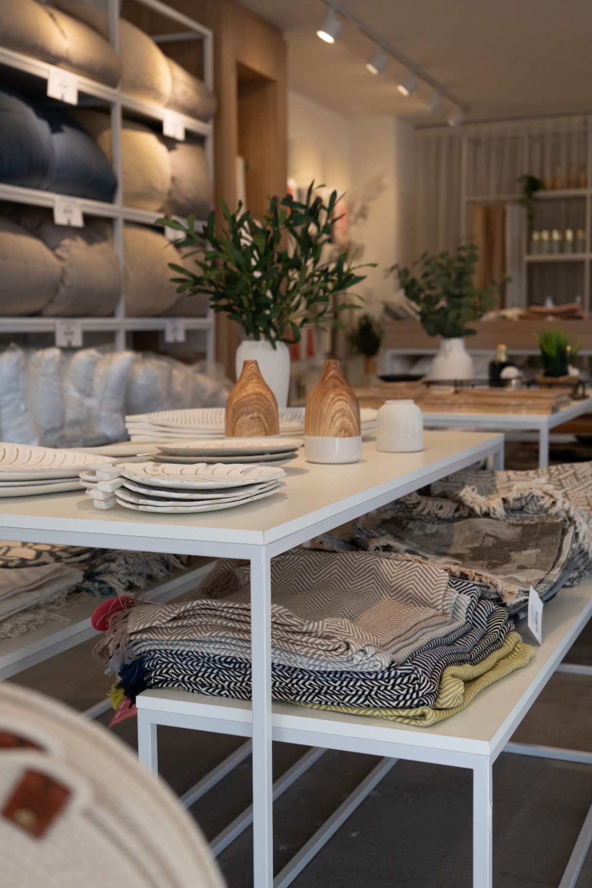 Textiles y objetos en el local